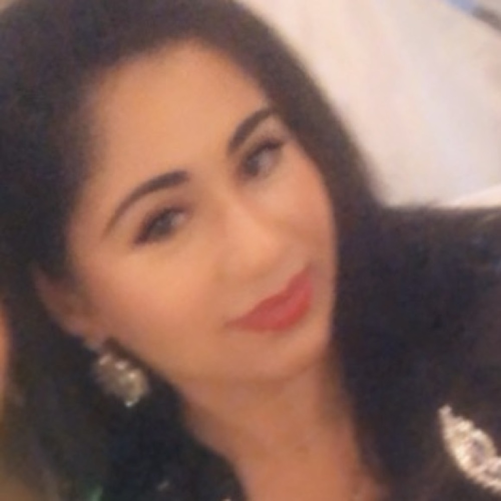 Meet your Posher, Dayra